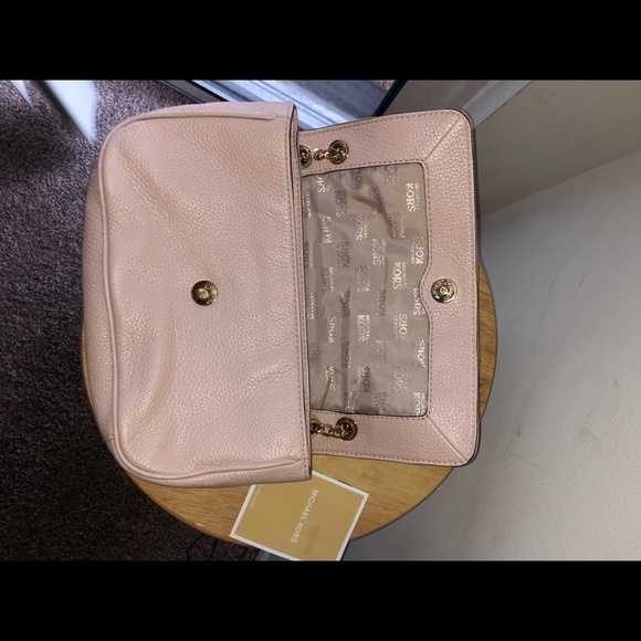 Michael Kors small chain purse - Picture 3 of 3